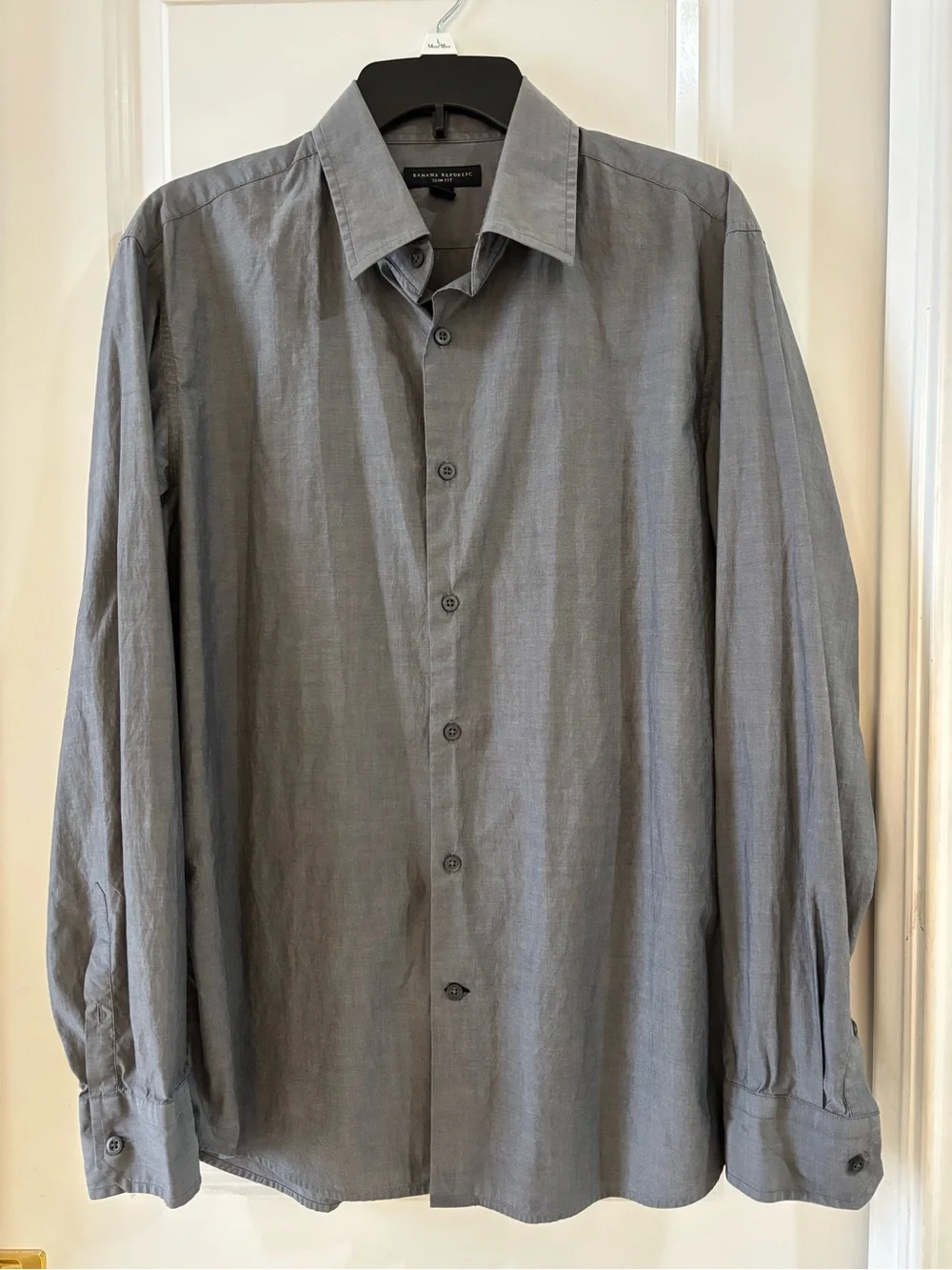 Banana Republic Men's Light Gray Long-Sleeve Button-Up Shirt